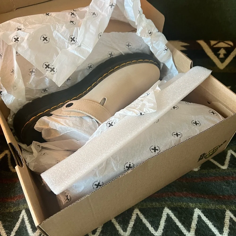 Dr Martens Carlson Convertible Slingback Platform Mule (Women)- New, In box - Picture 3 of 5